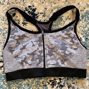 Camo Sports Bra w/ Zipper Front *Excellent Cond* Sz M